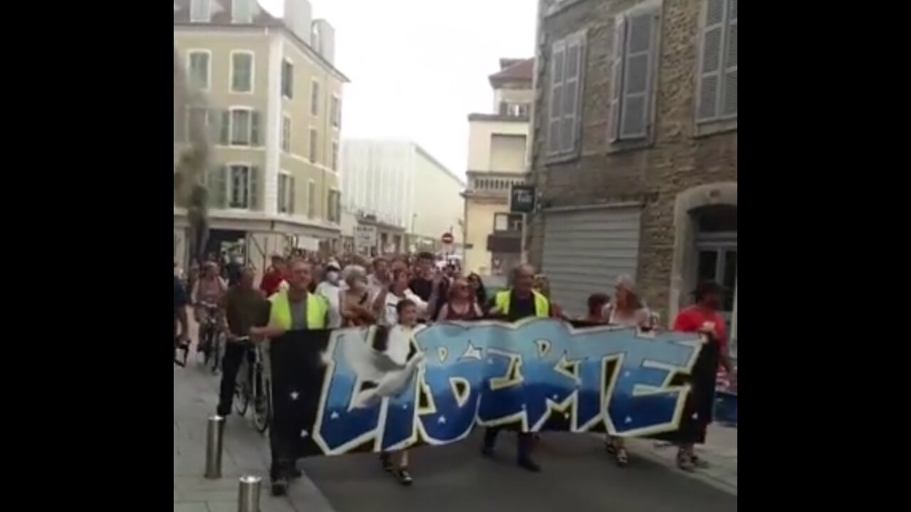 20/07/2021 SAINT-PAUL-DE-VENCE FRANCIA CONTINUANO LE PROTESTE