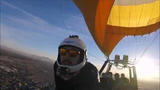 Salto de paraquedas de balão de ar quente