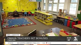 Omaha teachers get bonuses