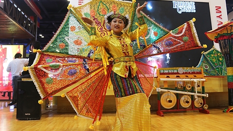 Wonderful folk peacock dance by Myanmar dancers