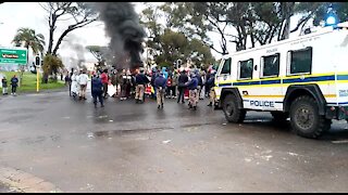 Cape Town total shutdown protest causes chaos on roads (ETv)