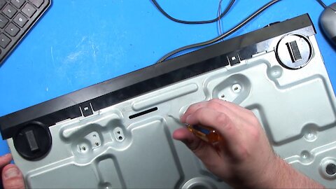 044 - CD / DVD Player - Replacing a belt when the drawer wont open