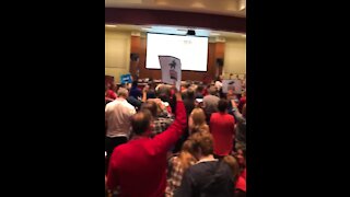 Parents Sing National Anthem After School Board Silences Them Because of Applause