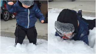 A primeira experiência na neve deste menino foi traumatizante