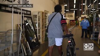 Cambiando vidas una bicicleta a la vez, una misión en San Vincent de Paul