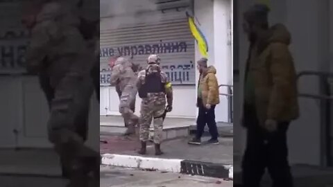 🇺🇦GraphicWar18+🔥"Hero Police" Raise Flag Kherson Police Station - Ukraine Armed Force(ZSU) #shorts