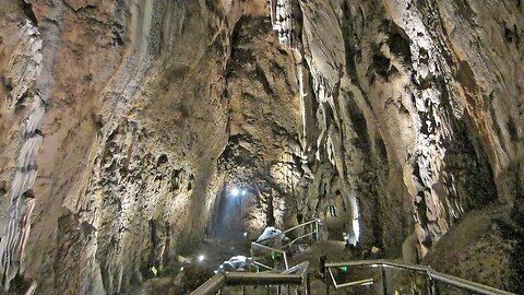 У Хаџи-Продановој пећини (Inside Hadži-Prodan's Cave)