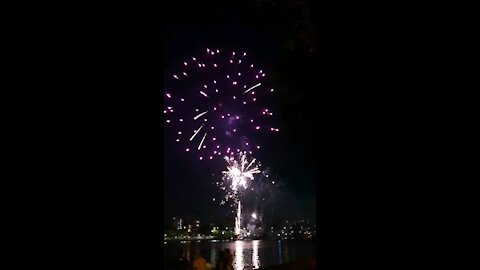 Big Fireworks plus UFO Brisbane NYE 2021