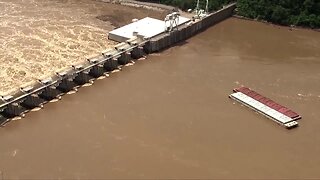 Runaway barges crash into Webbers Falls dam