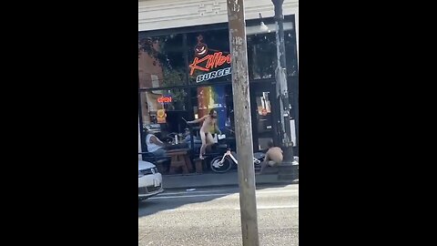 2 homeless men fight in Portland Oregon, there’s no law and order