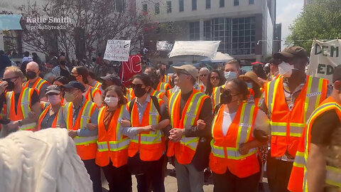 Columbia FACULTY Form Human Chain Around Pro-Hamas Encampment