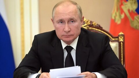 Putin Signs Law Extending Russia's LGBT Propaganda