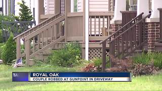 Royal Oak couple robbed at gunpoint in their driveway