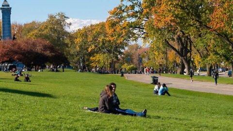 Masque à l'extérieur : Québec annonce une modification à la règle en zone rouge et orange