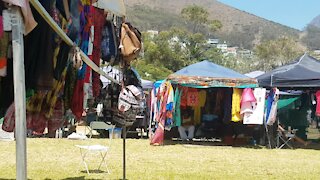 SOUTH AFRICA - Cape Town - Green Point Flea Market (Video) (qkQ)