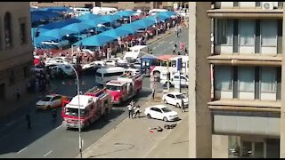 Firefighter falls from burning government building in Joburg CBD (vvX)