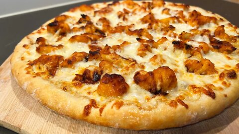 CAULIFLOWER POWER | Buffalo Cauliflower Pizza (Weirdoughs)