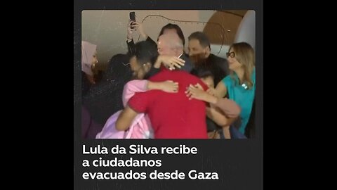 Ciudadanos brasileños llegan a su país tras ser evacuados de la Franja de Gaza