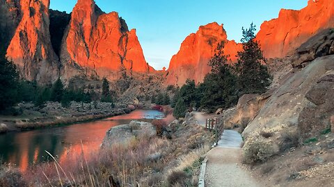 EXPLORING THE EPIC PARADISE "River Trail" @ Sunrise! | Smith Rock State Park | Central Oregon | 4K