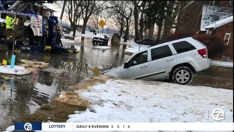 Man recovering after Jeep plunges into sinkhole in Detroit