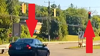 Reckless redlight runner almost gets T-Boned