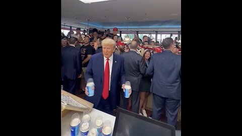 TRUMP❤️🥇BUYS BLIZZARDS AT DAIRY QUEEN COUNCIL BLUFFS IOWA💙🇺🇸✨🏪⭐️
