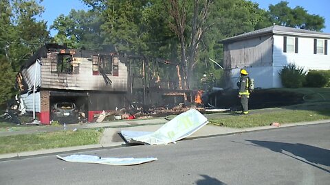 Neighbor saves residents from massive fire that destroyed home