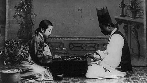 100년 전 사진 속 한국의 모습을 소개합니다. 바둑, 이발소, 신발 시장, 가족사진 촬영, 담배 피우기