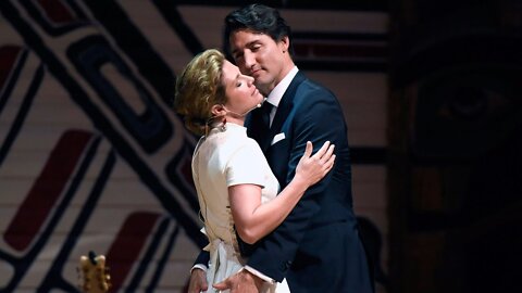 PM Trudeau and wife Sophie let loose at Press Gallery dinner