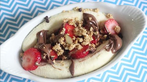 How to quickly make a breakfast banana split
