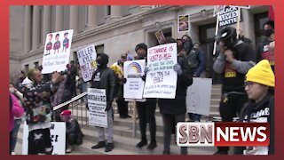 Opponents & Supporters of Rittenhouse Rally Outside Courthouse - 5106