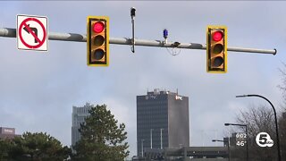 29-year-old Akron woman attacked in her car while at red light