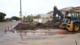 SOUTH AFRICA - Durban - Burst water pipe in Phoenix (Video) (3Ve)