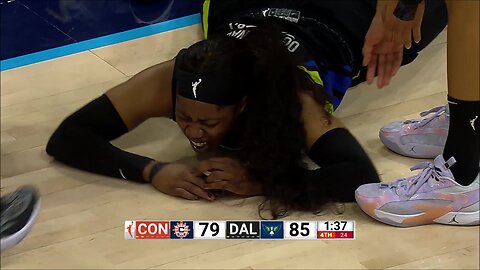 FLAGRANT Called After Hayes CLOTHESLINES Arike | Dallas Wings vs Connecticut Sun
