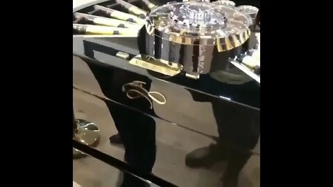 $1M cigar case#cigarettes #cigar #gold #black #luxury #luxurylifestyle #luxuryhomes #luxuryfurniture