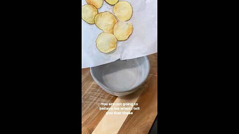 Did you know that you can make HEALTHY POTATO CHIPS in the microwave!??🤫