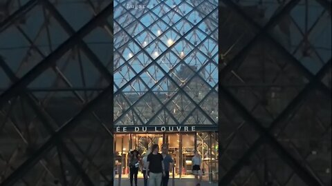 Entrada do Louvre, Paris