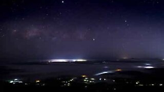 Un photographe crée un incroyable time-lapse du ciel australien