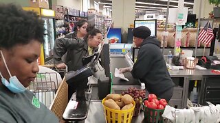 Positively Milwaukee: Shoppers surprised with random acts of kindness at Pete's Fruit Market