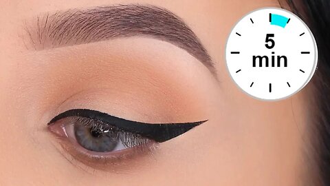 5 MINUTE Winged Eyeliner Tutorial