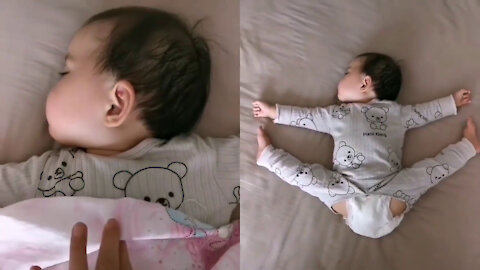 Baby make Unbearable gymnastic move while sleeping