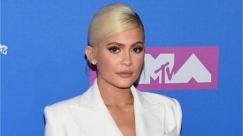 Kylie Jenner Replaces Fan's Stolen Lip Kit