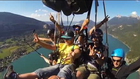 Seven pilots use the same paraglider simultaneously!