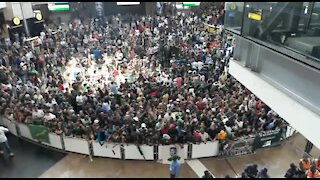 South Africa - Johannesburg - RWC Boks Arrival (Video 20) (vnU)