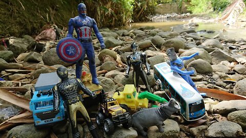 Mencari Harta Karun Mainan di Sungai - Ultraman X, Venom, Bus Tayo, Mobil Militer, Mobil Es Cream