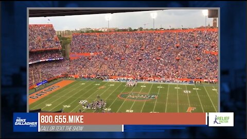 Florida Football fans sing ‘I Won’t Back Down’ in a packed stadium