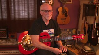 Longtime Green Bay blues musician reaches fans with nearly 600 iPad guitar videos during pandemic