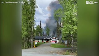 Autocaravana explode e assusta moradores no Alasca