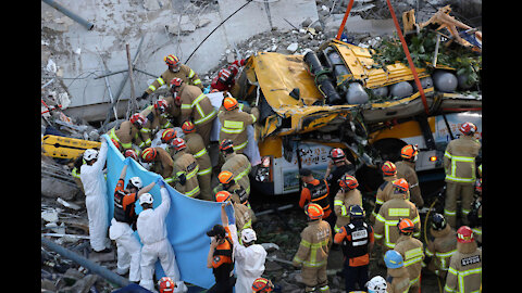 The moment of the Building Collapse in South Korea - רגע קריסת בנין בדרום קוריאה