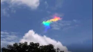 Sjælden regnbue sky set på himlen i Brasilien